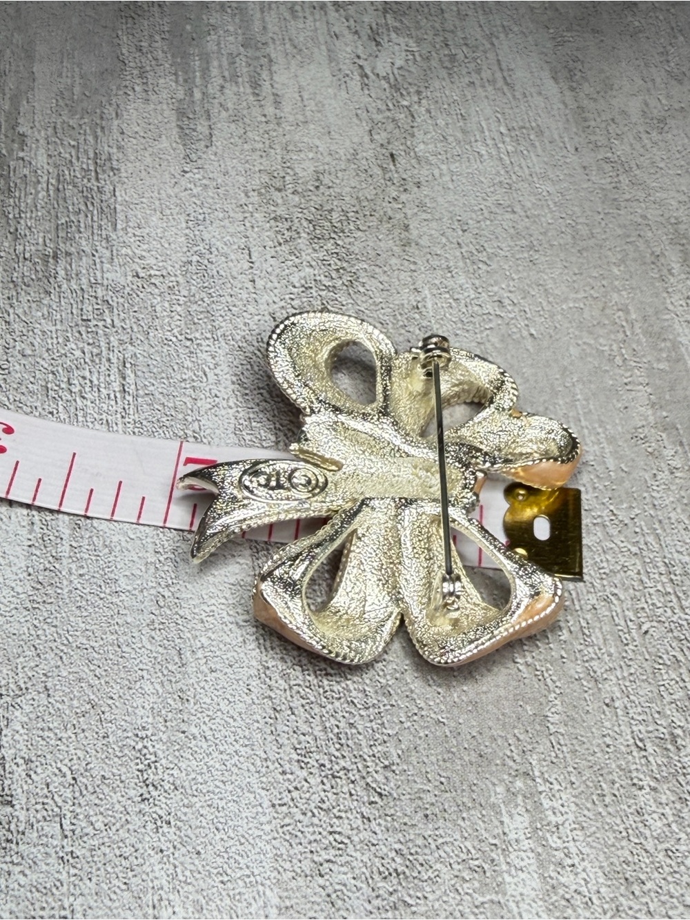 Vintage Tanya Creations TC Peach Enamel Bow Brooch Gold Tone 2 Inches - Picture 10 of 11